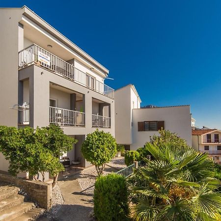Apartments By The Sea Brist, Makarska - 11078 Exterior photo