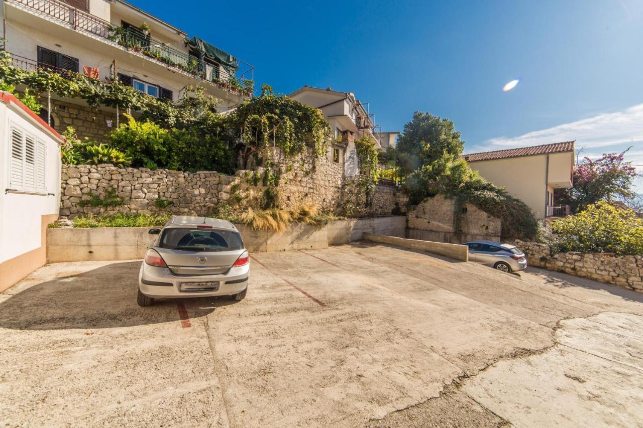 Apartments By The Sea Brist, Makarska - 11078 Exterior photo