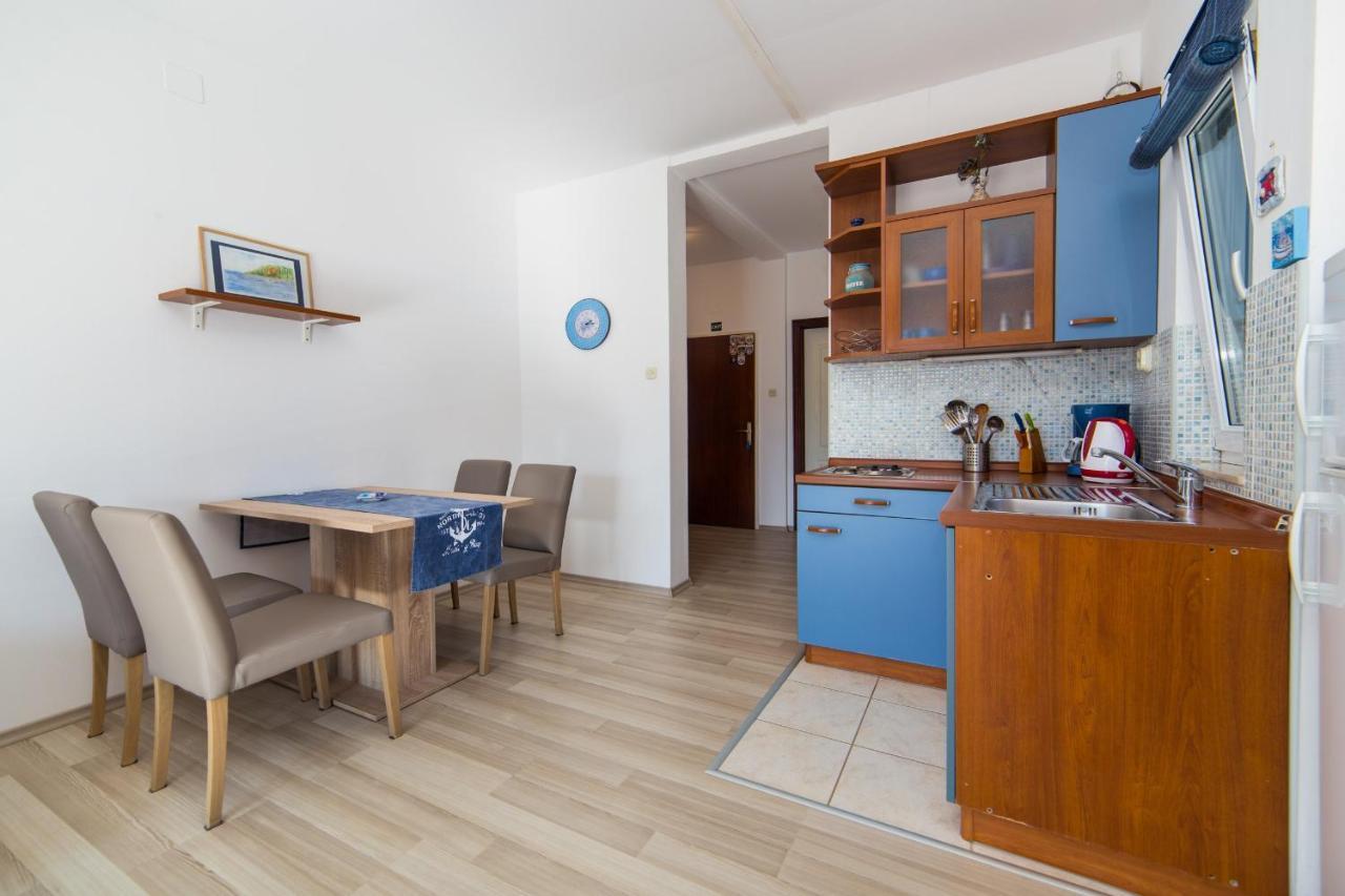 Apartments By The Sea Brist, Makarska - 11078 Exterior photo