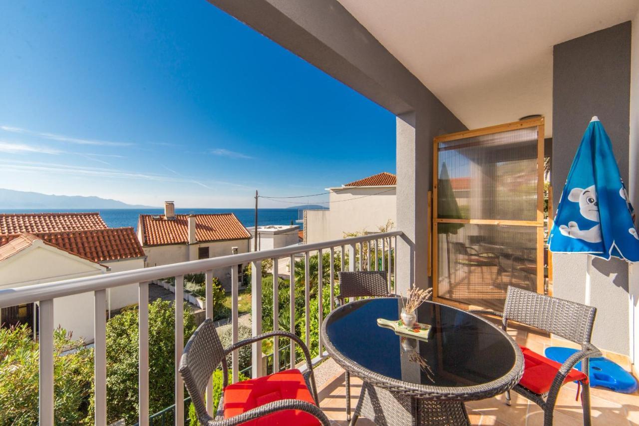 Apartments By The Sea Brist, Makarska - 11078 Exterior photo